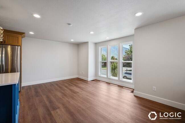 Building Photo - 844 E 2800 N