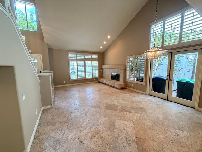 Building Photo - Beautiful 3 Bedroom, 2.5 Bathroom Newport ...