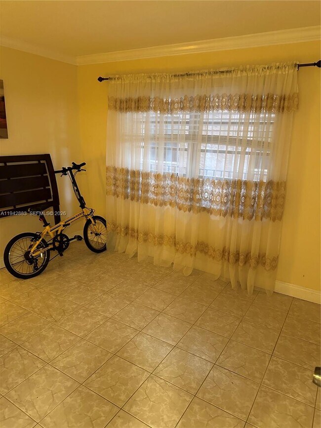 Building Photo - 3048 Sunrise Lakes Dr E