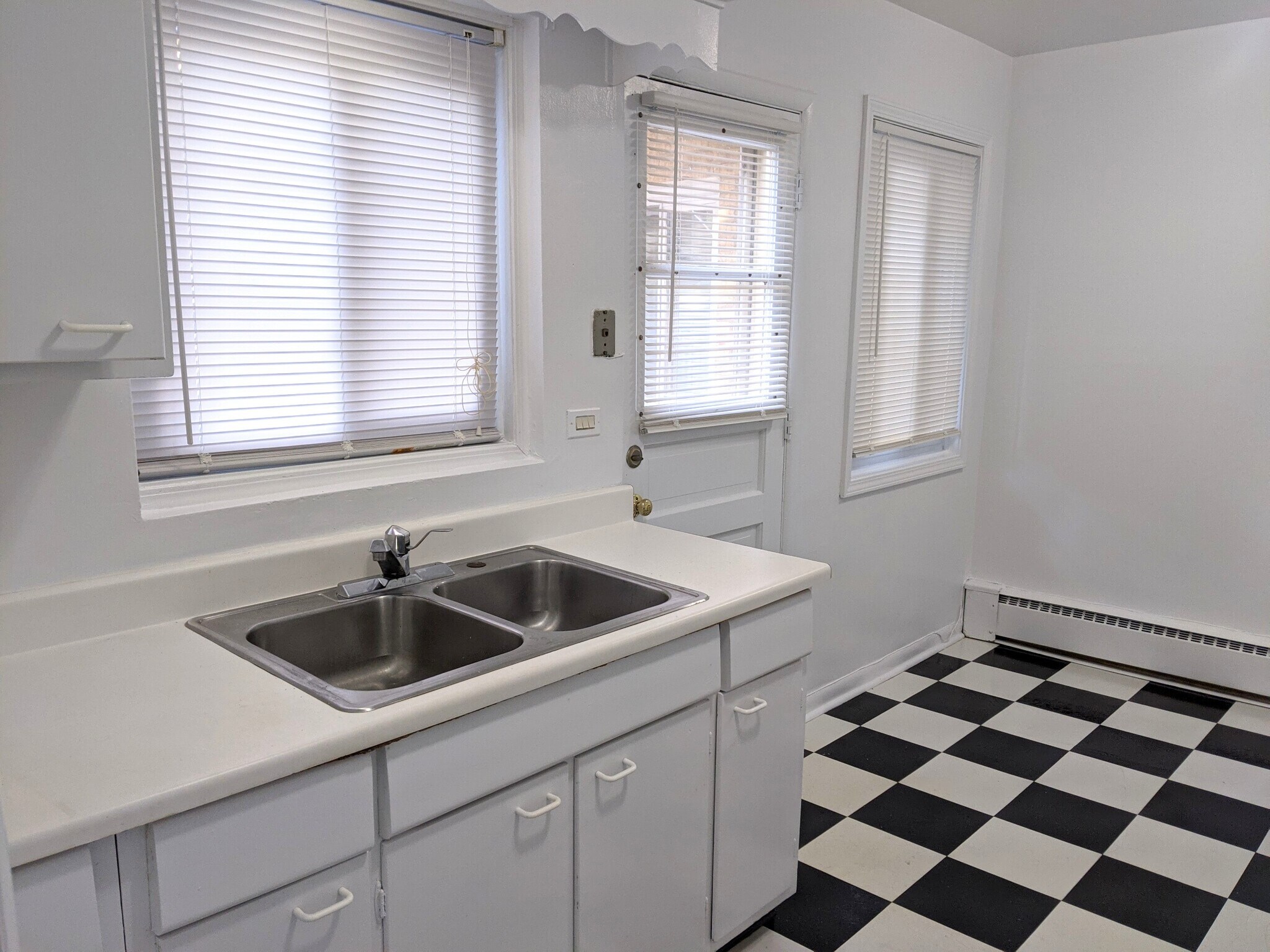 Building Photo - 701 Austin St