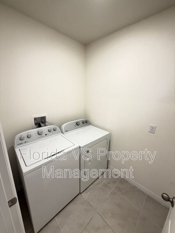 Building Photo - 804 Horsetail Dr