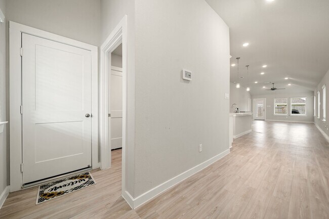 Building Photo - 21670 Wave Holw Dr