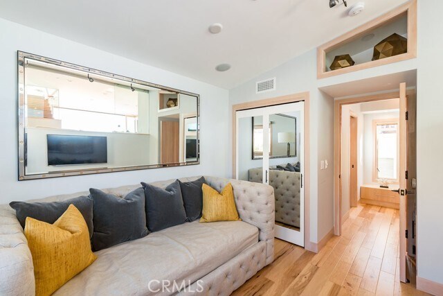 Building Photo - 814 Monterey Blvd