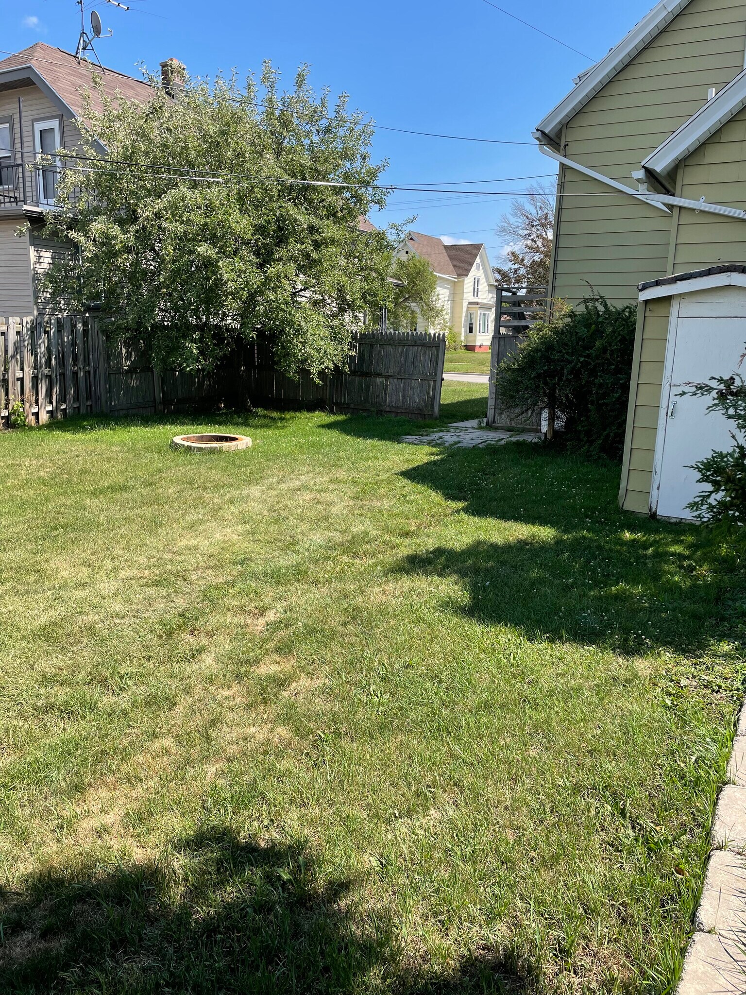 Building Photo - 1638 Saemann Ave