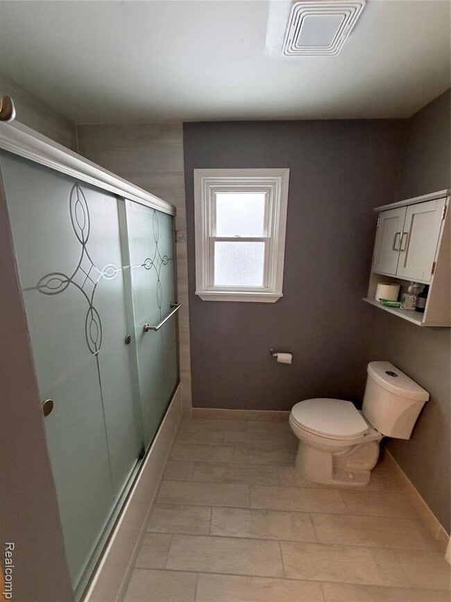 Building Photo - 115 Linhart St