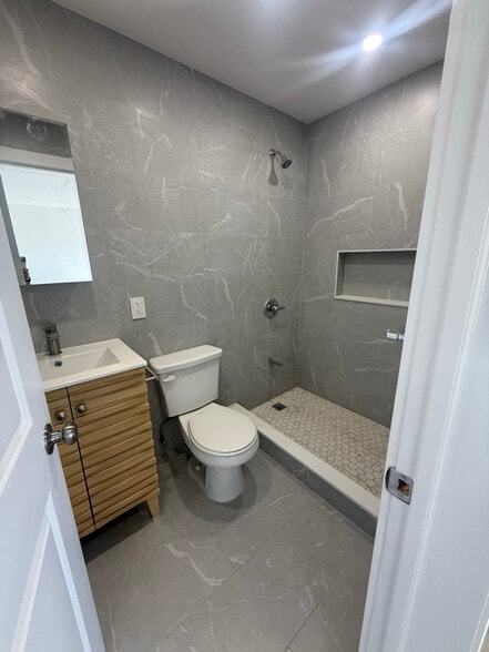 Building Photo - 9-01 150th St