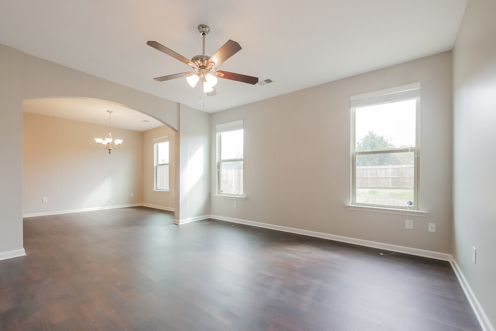 Building Photo - 255 Magnaview Dr