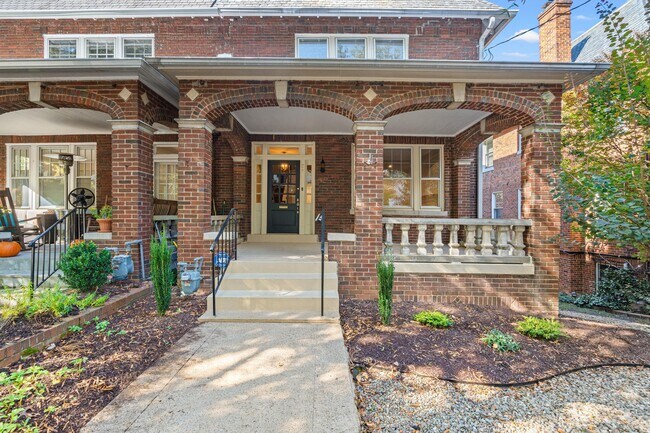 Building Photo - 2814 Bellevue Terrace NW