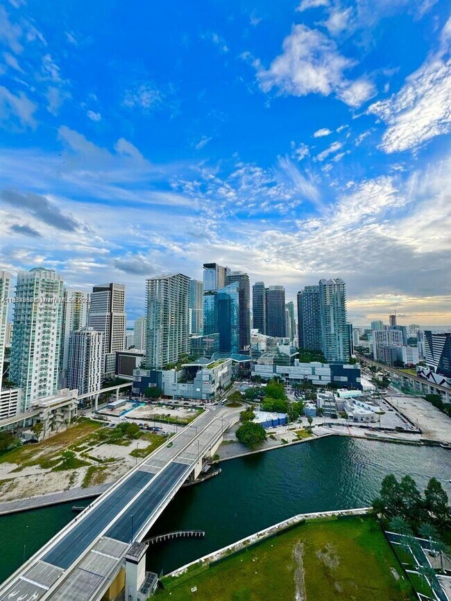 Building Photo - 350 S Miami Ave
