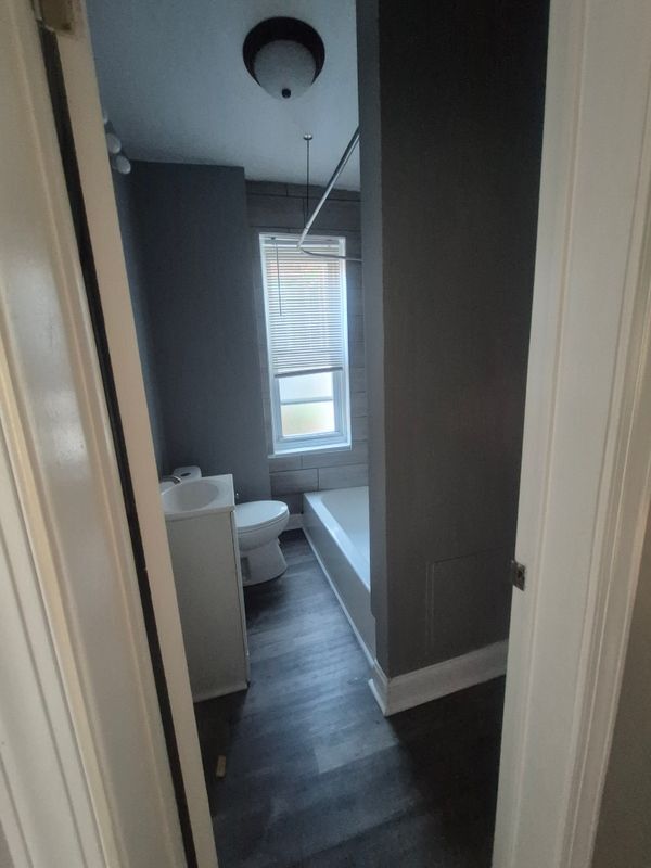 Building Photo - 114 N Yewdall St