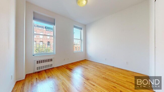 Primary Photo - 26 King St
