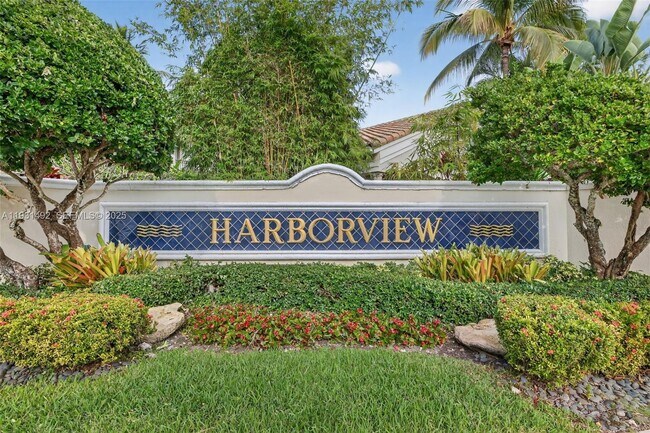 Building Photo - 940 Harbor View N