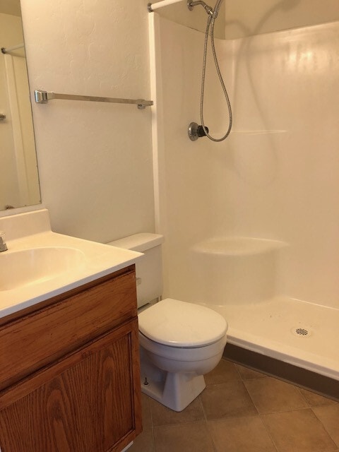 Building Photo - Upstairs Three Bedroom Condo ~ N. Prescott