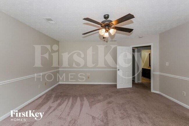 Building Photo - 180 Windsor Dr