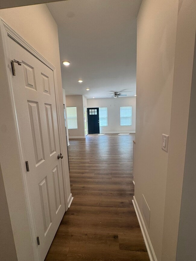Building Photo - Hicks Duplex