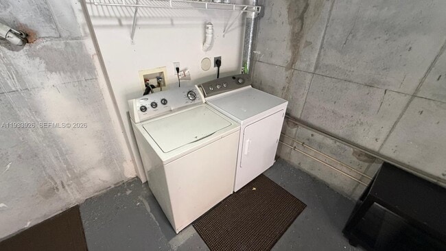 Building Photo - 2961 NE 185th St