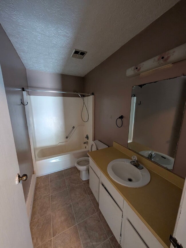 Building Photo - 719 Peachtree Pl