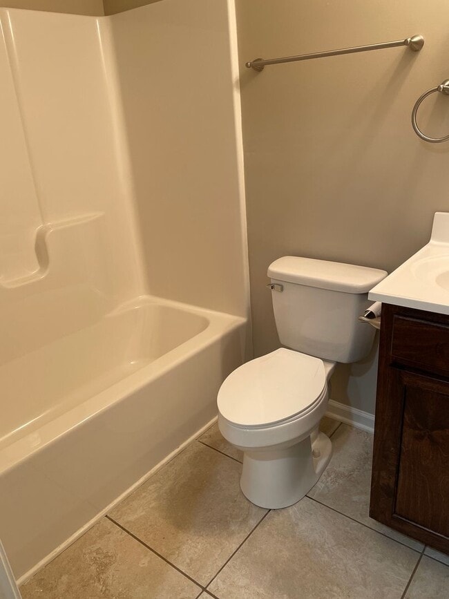 Building Photo - Adorable 3 Bedroom Home in Cowan!