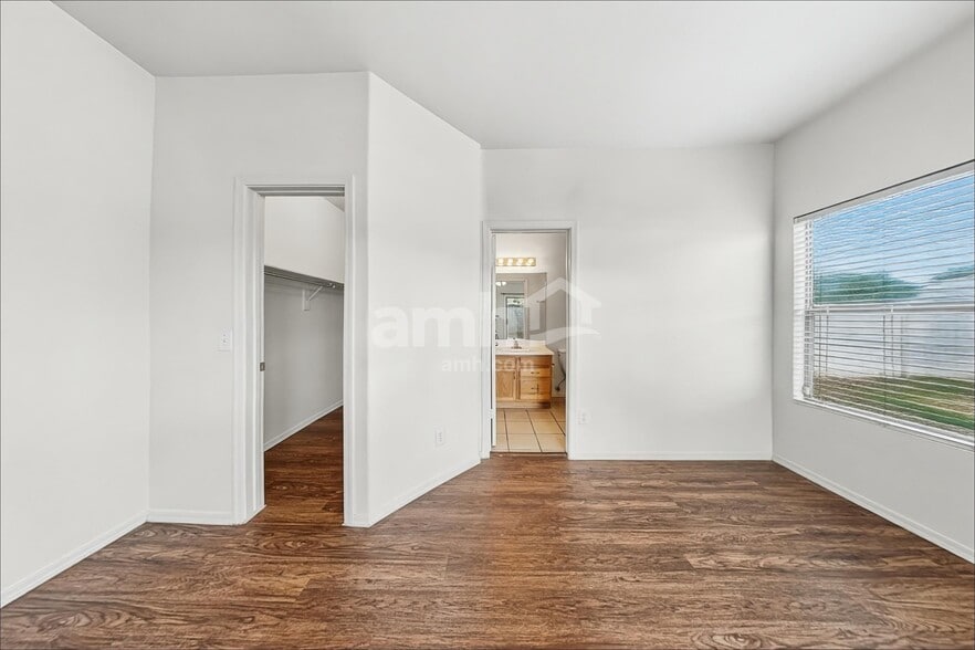 Building Photo - 5706 E Forge Cir