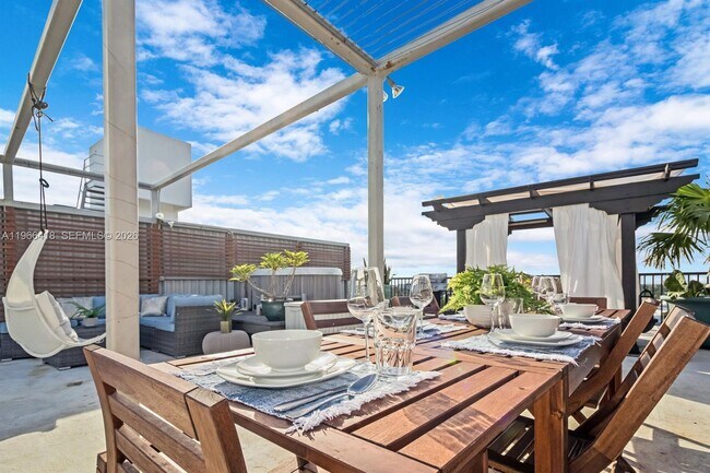 Building Photo - 5781 Biscayne Blvd