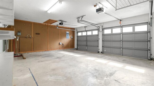 Building Photo - 9428 SW 39 Ave