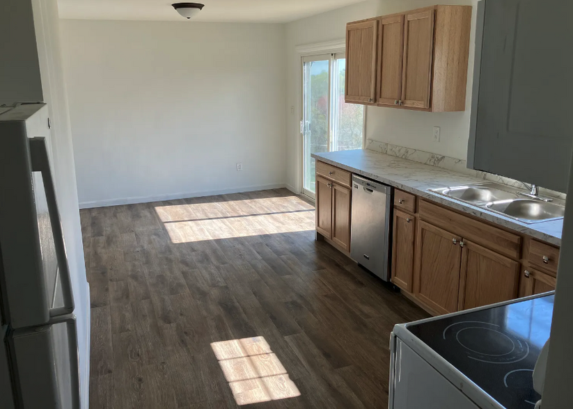 Building Photo - 467 Conrad Dr