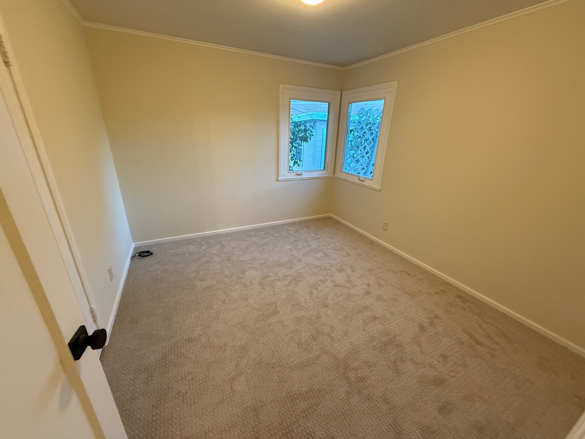 Building Photo - 701 Poinsettia Ave