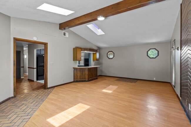 Building Photo - 12 Country Ln