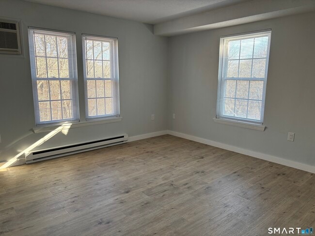 Building Photo - 82 Longview St