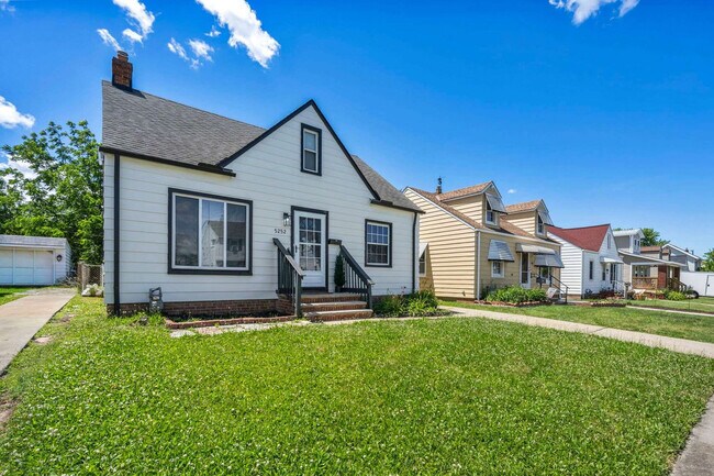 Building Photo - 5252 W 45th St