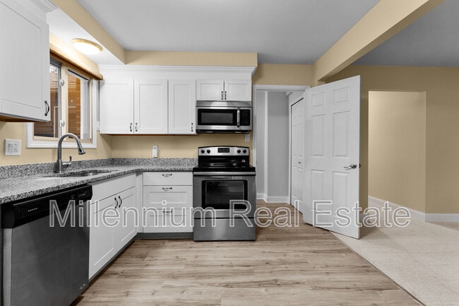 Building Photo - 4916 Rioview Dr