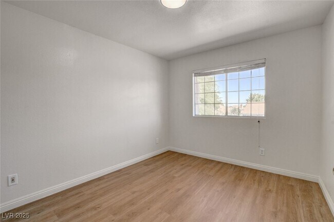 Building Photo - 1441 Iron Springs Dr