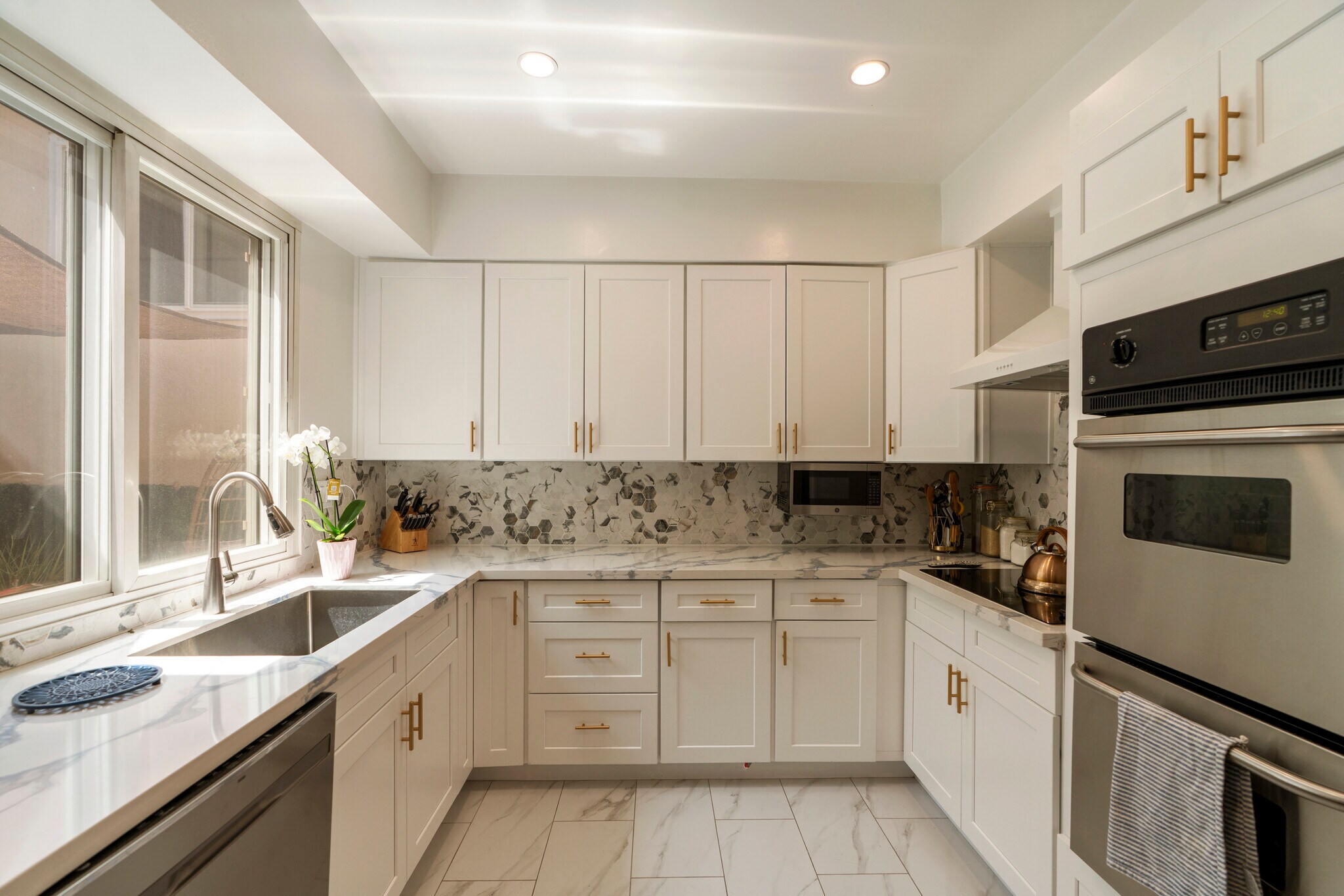 Building Photo - 3500 W Manchester Blvd