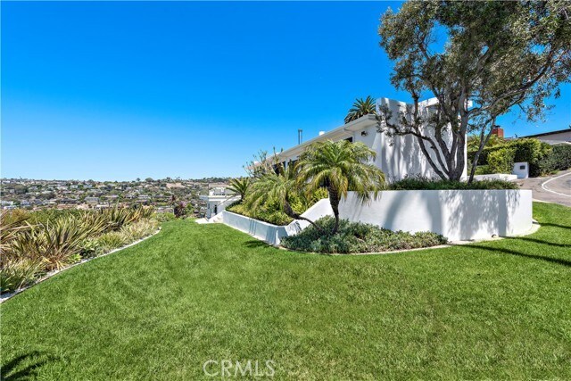 Building Photo - 940 Summit Dr