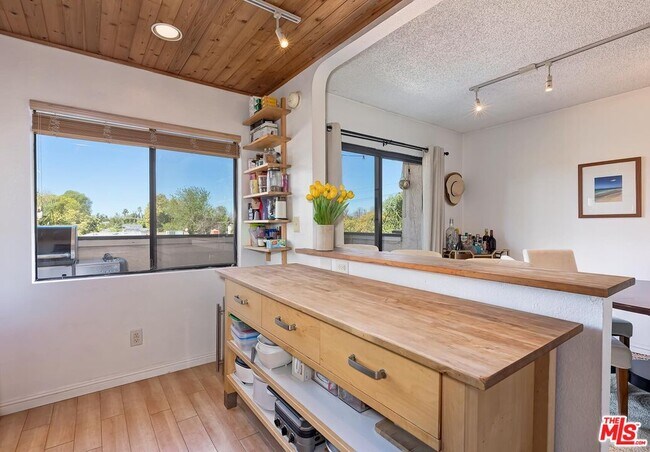 Building Photo - 5805 Whitsett Ave