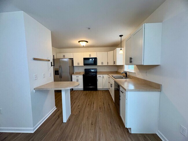 Building Photo - 3 Bedroom 2.5 Bathroom Townhome in Mechanicsburg!