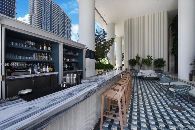 Building Photo - 801 S Miami Ave