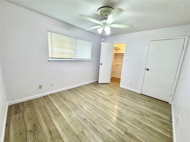 Building Photo - 8036 Sands Point Dr