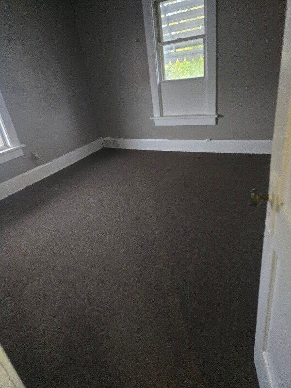 Building Photo - 2543 Mahoning Rd NE