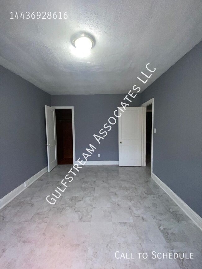 Building Photo - 3408 Royce Ave