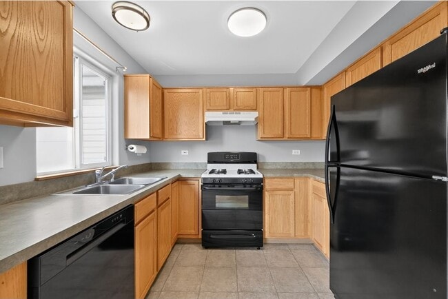 Building Photo - 2632 Canyon Dr
