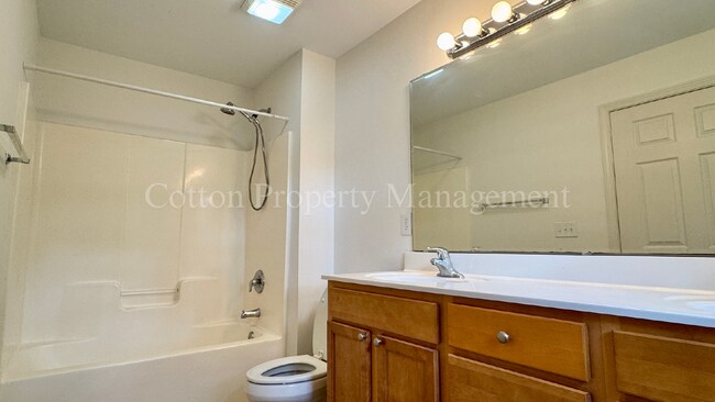 Building Photo - 3 BD//2 BA Condo / Tidal Oaks Community / 2nd Floor Unit / $1,500 per month / No Pets