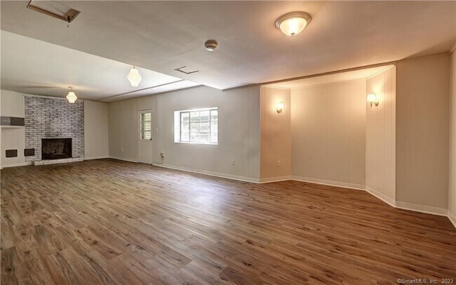 Building Photo - 32 Koger Rd