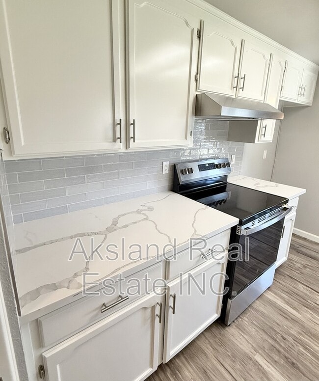Building Photo - 1497 Claremont Dr