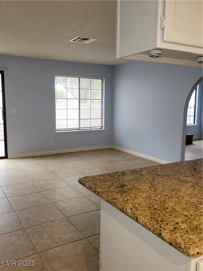 Building Photo - 610 Sea Pines Ln