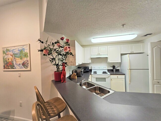 Building Photo - 5050 Fairways Cir