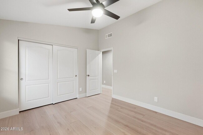 Building Photo - 9941 W Tonopah Dr