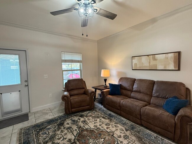 Building Photo - 411 Niceville Ave