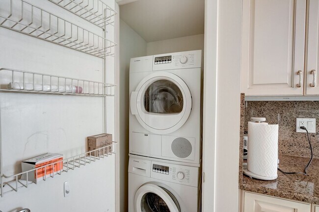 Building Photo - Seaside Serenity: Luxurious Gulf-Front Retreat on Southern Longboat Key