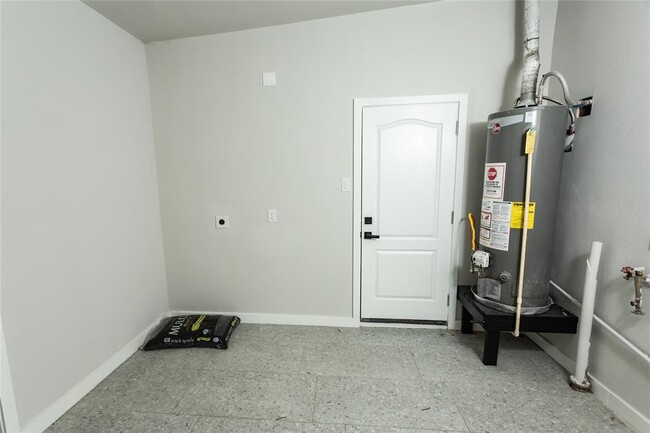 Building Photo - 10937 Greenwillow Dr